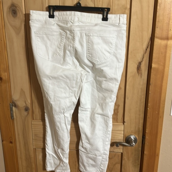 Westport Signature Fit Boyfriend Jeans in White - Picture 2 of 4